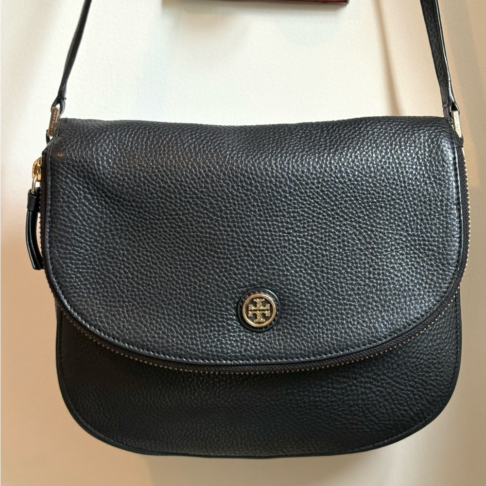 Tory Burch 🔥 Robinson Fold Over Messenger Black Pebbled Leather Crossbody Bag